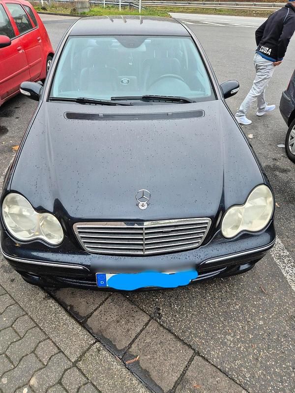 Schwarz Gebraucht 2005 Mercedes C200 Limousine | 4.490 € (Fairer Preis) - Bild 1/4
