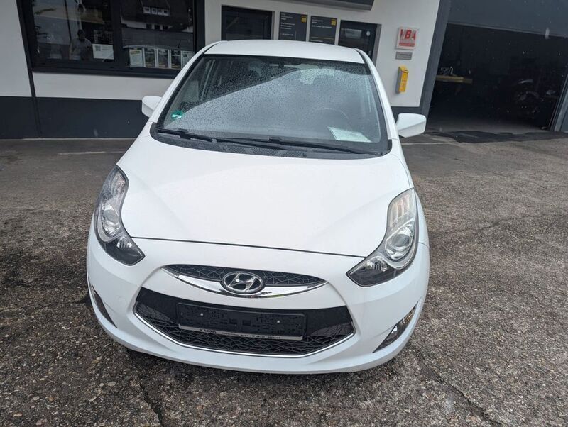 Weiß Gebraucht 2015 Hyundai ix20 Trend Van / Kleinbus | 8.900 € (Fairer Preis) - Bild 1/4