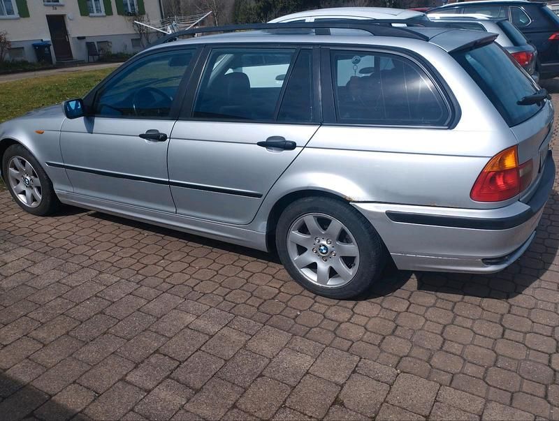 Gebraucht BMW 320 147 PS (108 kW) 2002 Grau Kombi