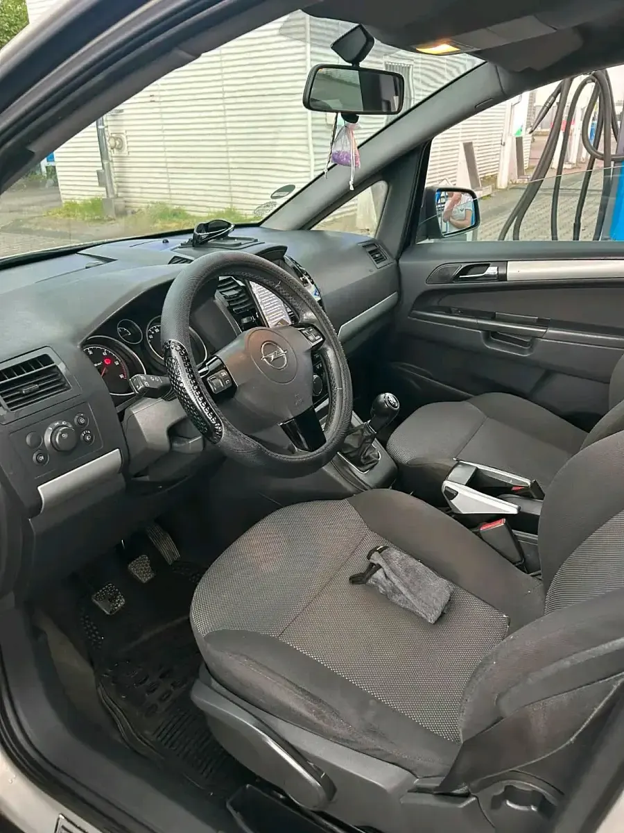 Gebraucht Opel Zafira 2010 Silber Van / Kleinbus