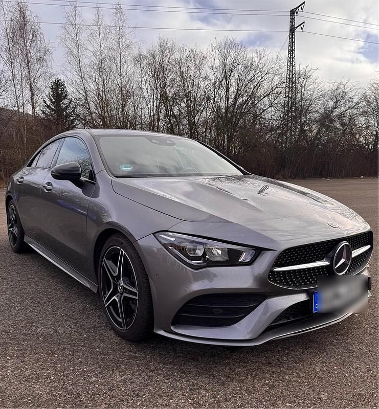 Silber Gebraucht 2019 Mercedes CLA200 AMG line Limousine | 23.850 € (Fairer Preis) - Bild 1/4