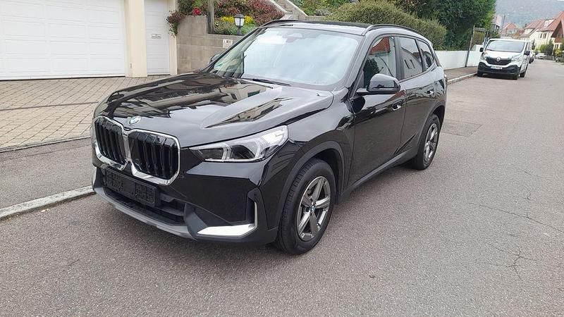 Schwarz Gebraucht 2024 BMW X1 Shadowline SUV | 35.190 € (Guter Preis) - Bild 1/4