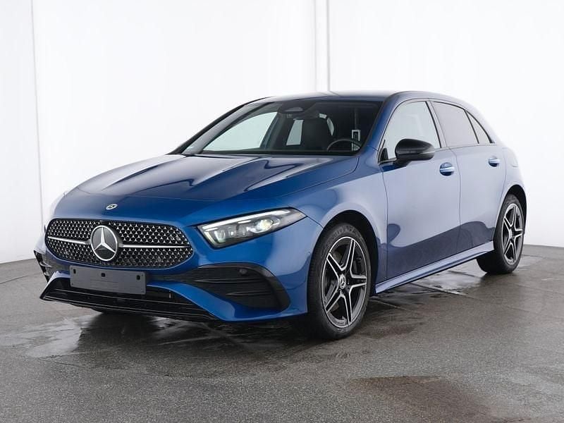Metalliclack spektralblau Gebraucht 2024 Mercedes A250 Advanced Limousine | 31.890 € (Fairer Preis) - Bild 1/4