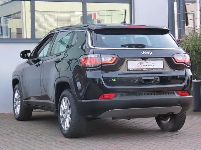 Second-hand Jeep Compass 163 CP (119 kW) 2024 Negru SUV