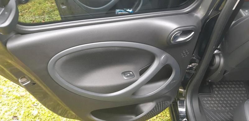 Gebraucht Smart ForTwo Coupé 60 kW (82 PS) 2020 Schwarz Kleinwagen