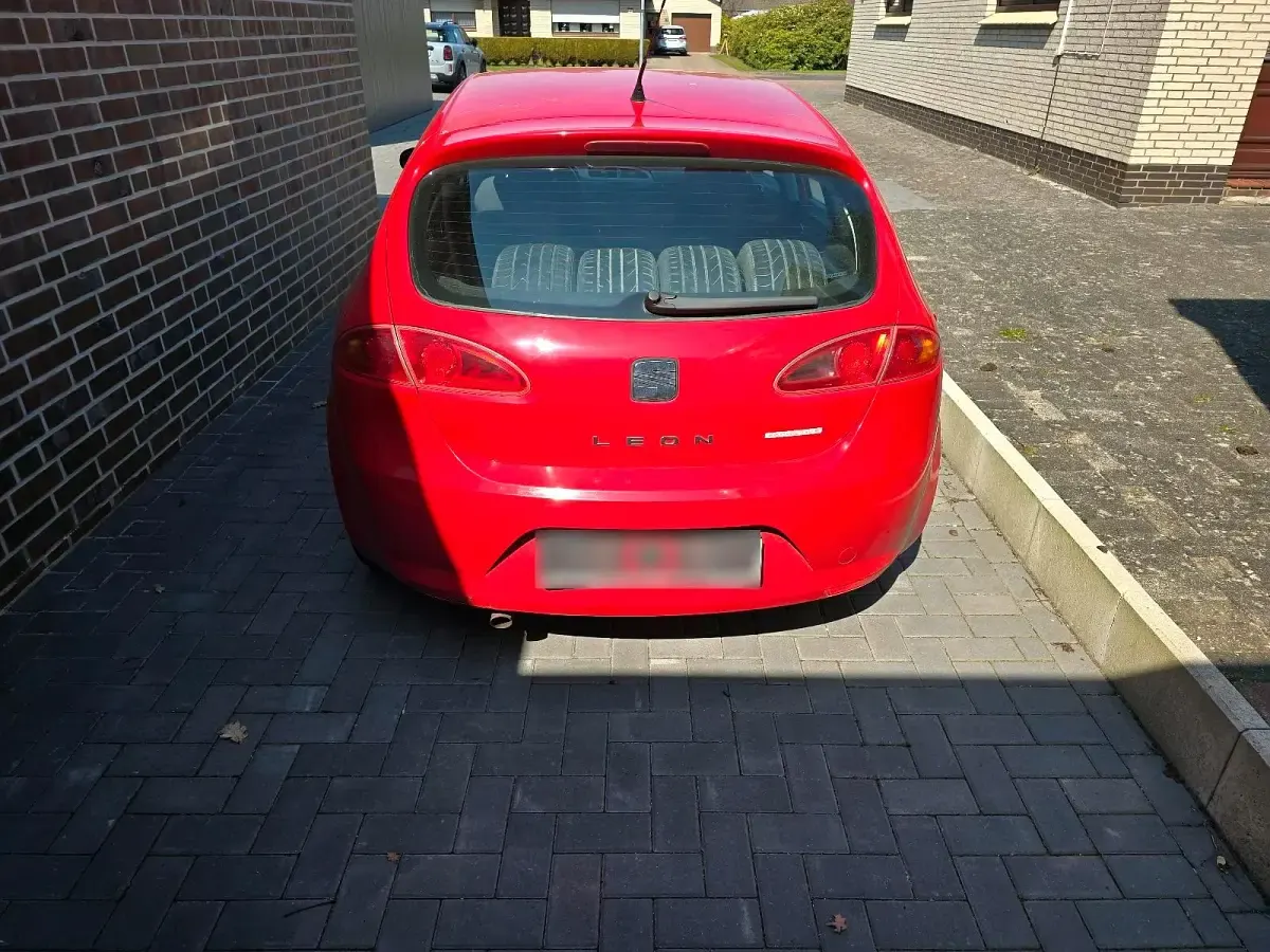 Używany Seat Leon 104 KM (76 kW) 2008 Czerwony Hatchback