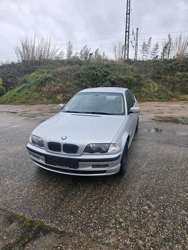 Gebraucht BMW 320 150 PS (110 kW) 1998 Silber Limousine