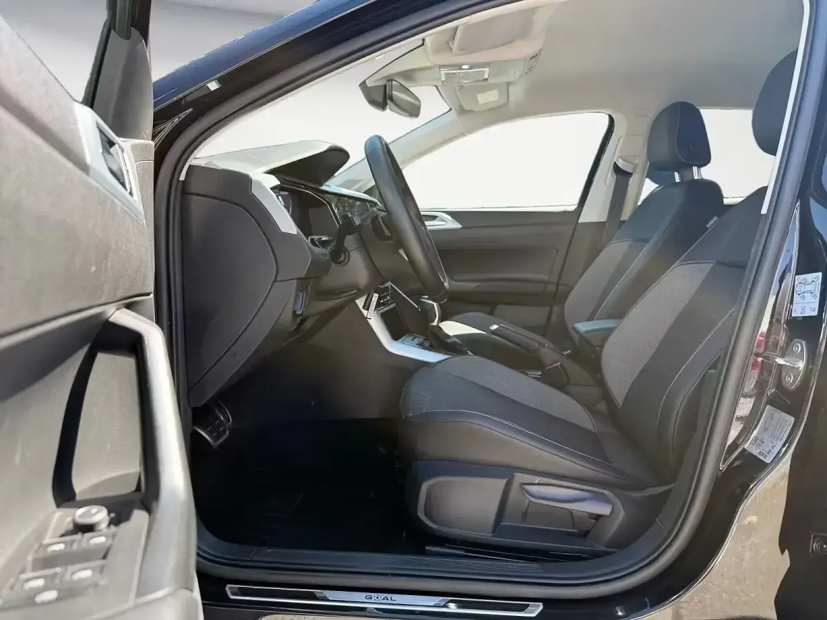 Gebraucht VW Polo Life 116 PS (85 kW) 2025 Schwarz Kleinwagen