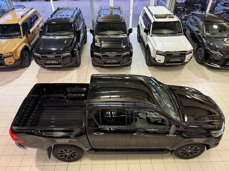 Neu Toyota HiLux 204 PS (150 kW) 2026 Tiefschwarz mica  218 Pickup
