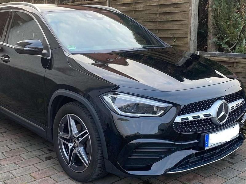 Gebraucht Mercedes GLA180 AMG line 136 PS (100 kW) 2022 Schwarz SUV