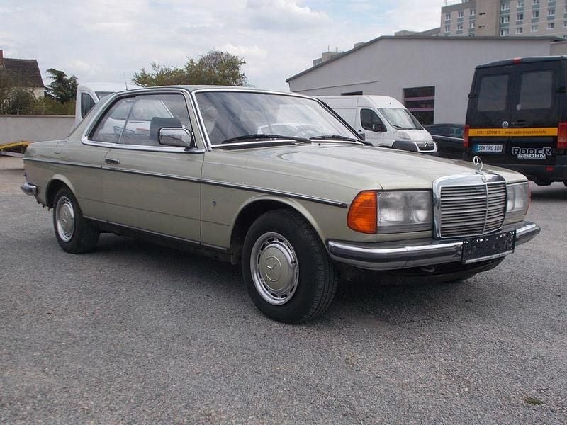 Gebraucht Mercedes 280 185 PS (136 kW) 1984 Grün Coupé
