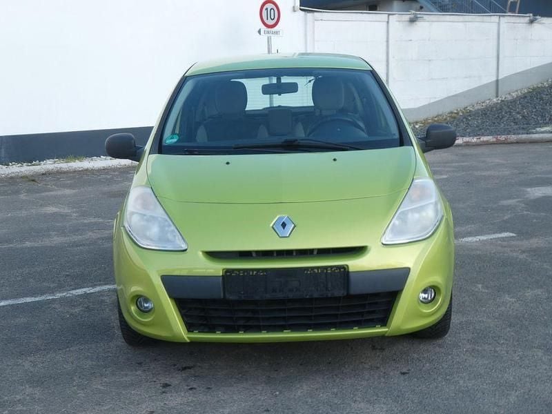 Gebraucht Renault Clio III Expression 75 PS (55 kW) 2010 Grün Limousine