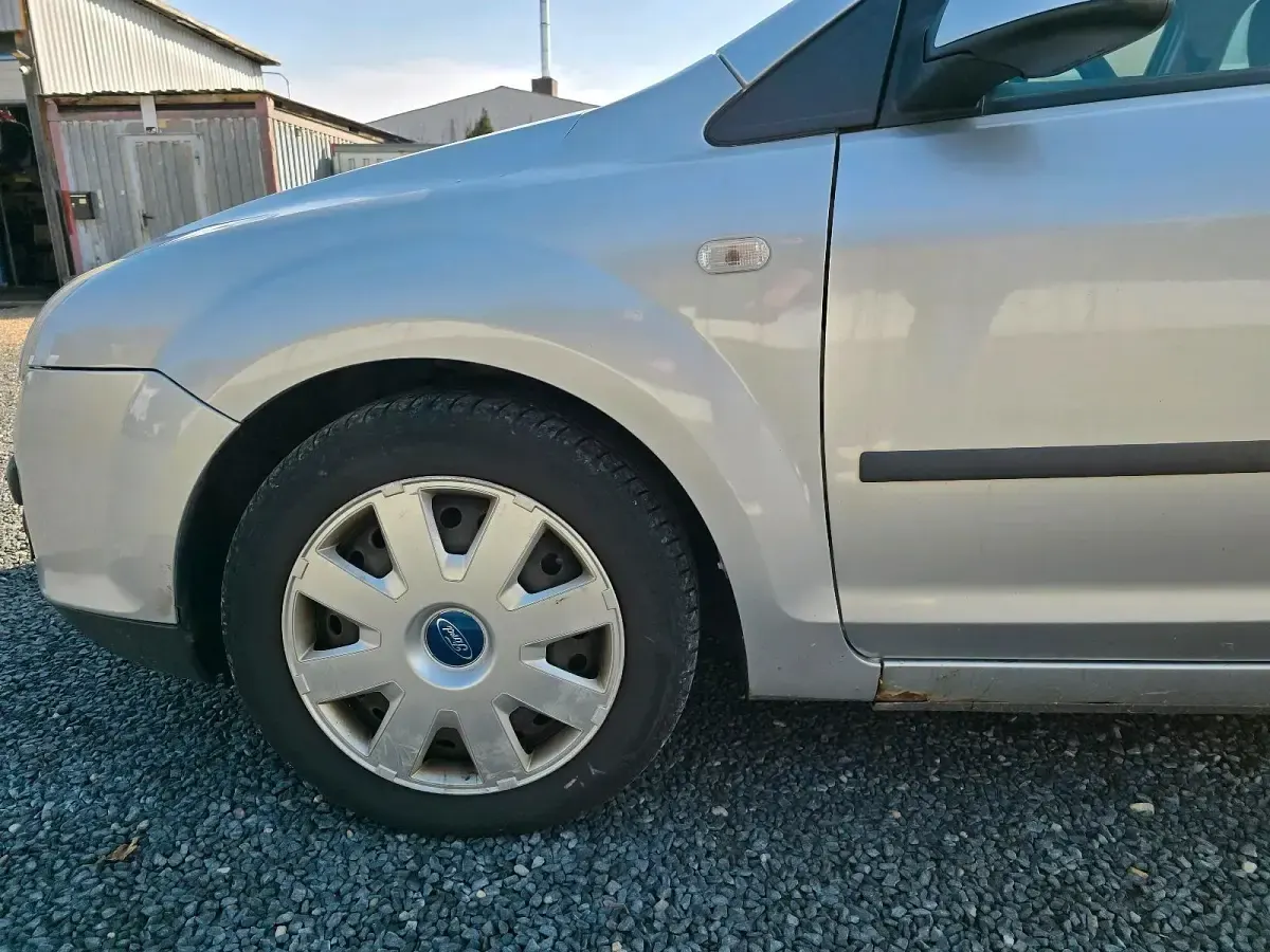 Usata Ford Focus 116 CV (85 kW) 2005 Argento Berlina