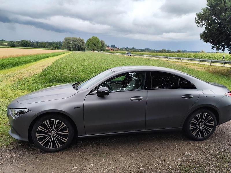 Grau Gebraucht 2020 Mercedes E250 Coupé | 27.500 € (Teuer) - Bild 1/4