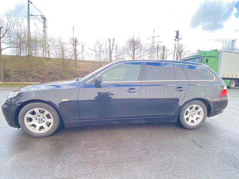 Gebraucht BMW 523 177 PS (130 kW) 2006 Schwarz Kombi