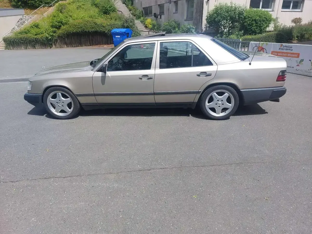 Gebraucht Mercedes E260 160 PS (117 kW) 1988 Limousine