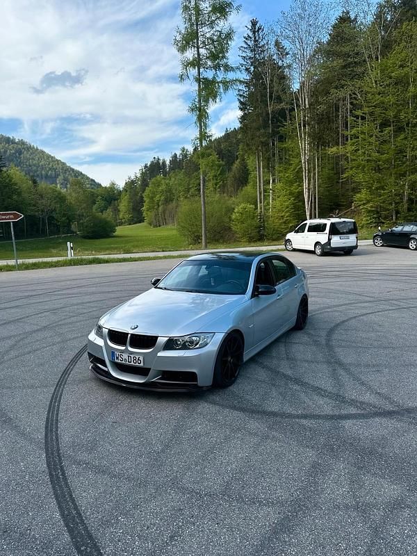 Silber Gebraucht 2008 BMW 330 Limousine | 9.500 € (Fairer Preis) - Bild 1/4