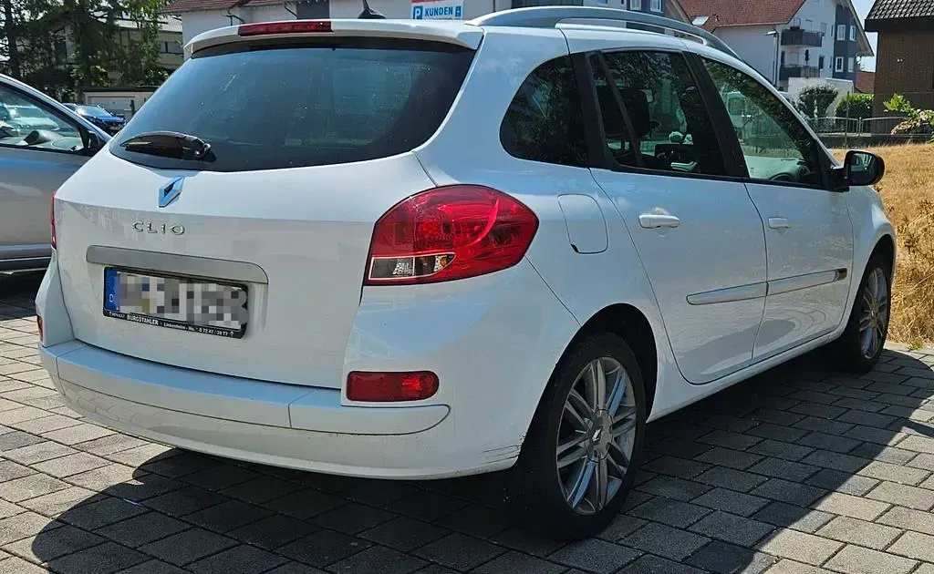 Gebraucht Renault Clio II Night&Day 101 PS (74 kW) 2010 Weiß Limousine