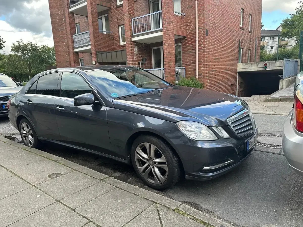 Gebraucht Mercedes E220 170 PS (125 kW) 2012 Limousine