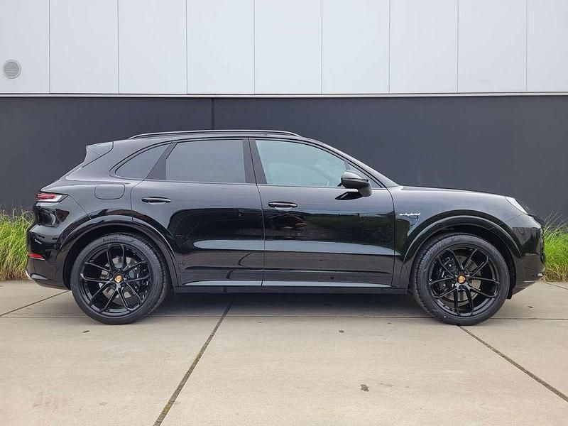 Gebraucht Porsche Cayenne 470 PS (345 kW) 2024 Schwarz SUV