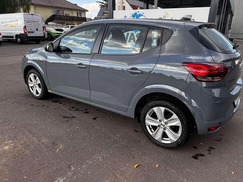 Gebraucht Dacia Sandero Expression 91 PS (66 kW) 2023 Städtisches grau Kleinwagen