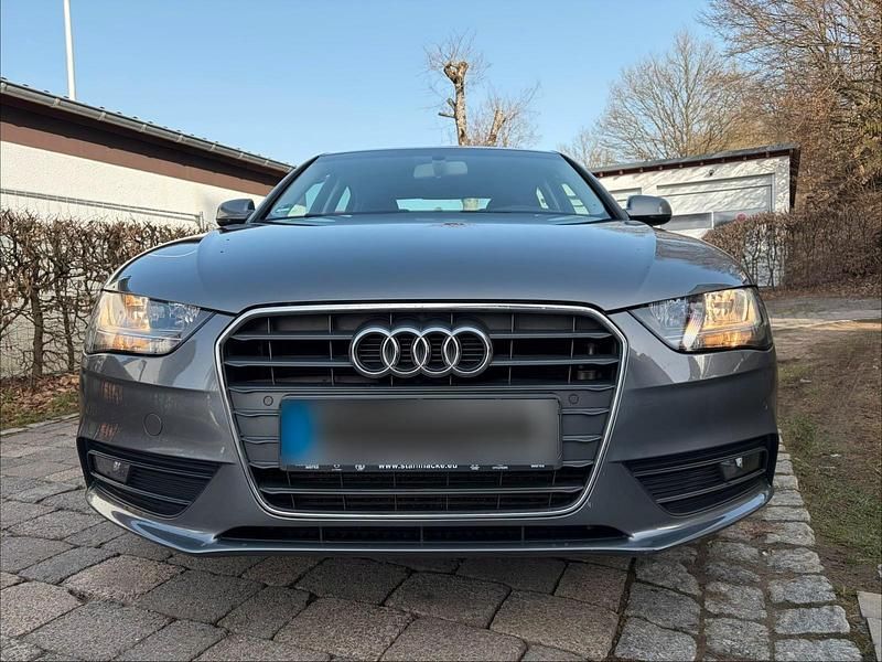 Gebraucht Audi A4 Ambiente 170 PS (125 kW) 2013 Grau Limousine