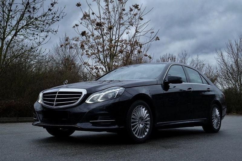 Gebraucht Mercedes E220 Elegance 170 PS (125 kW) 2013 Schwarz Limousine