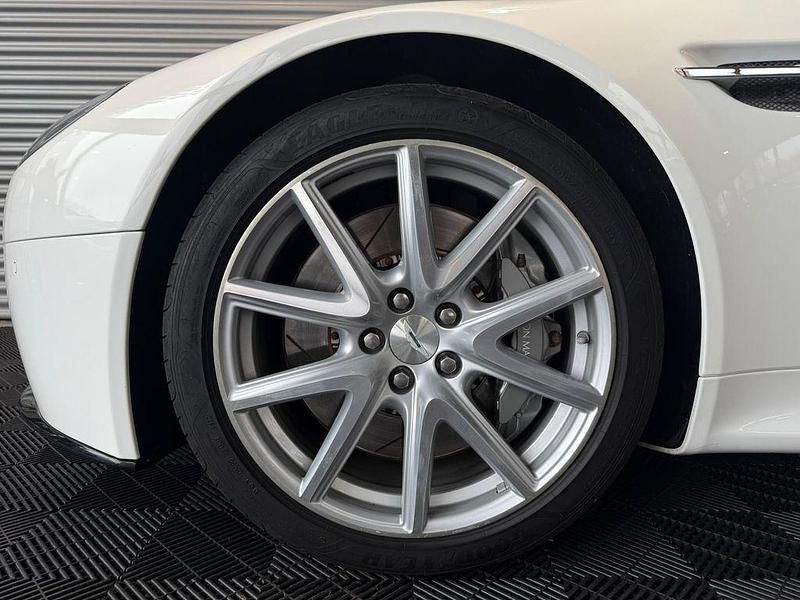 Gebraucht Aston Martin V8 Vantage 426 PS (313 kW) 2013 Weiß Coupé