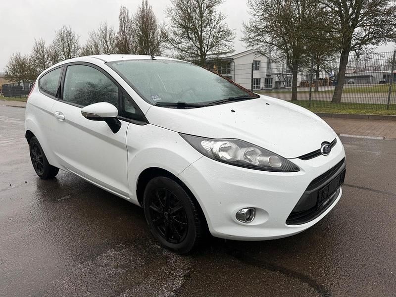 Gebraucht Ford Fiesta 81 PS (59 kW) 2011 Weiß Kleinwagen