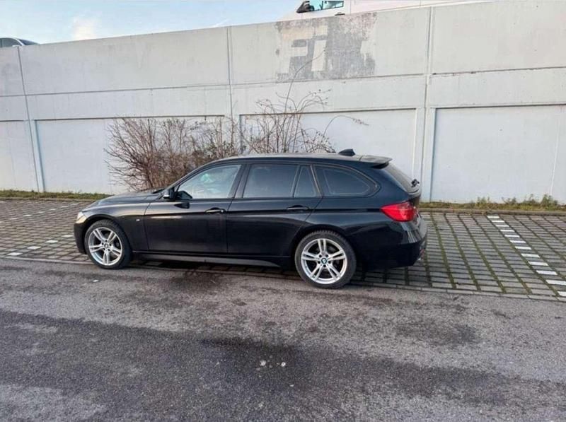 Schwarz Gebraucht 2014 BMW 320 M Sport Kombi | 11.300 € (Fairer Preis) - Bild 1/4
