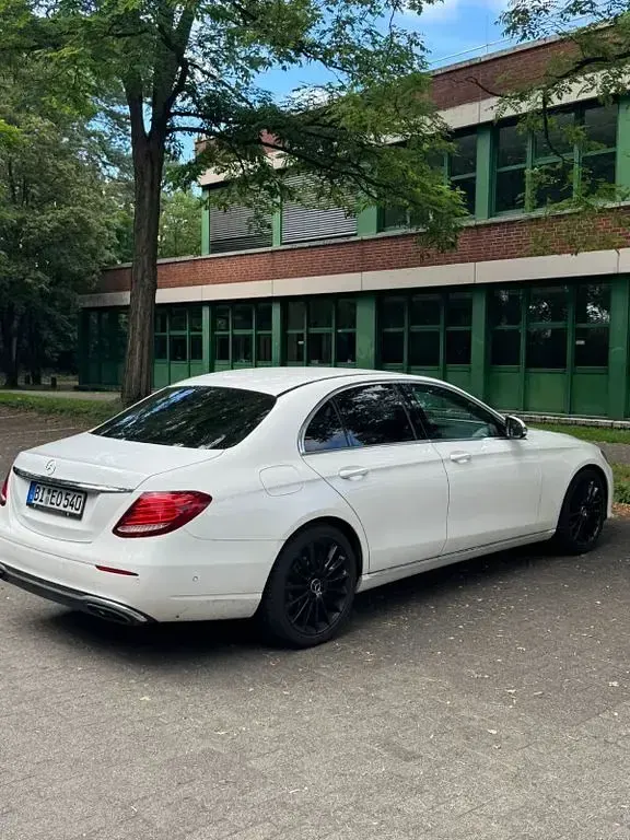 Gebraucht Mercedes E200 Avantgarde 184 PS (135 kW) 2018 Weiß Limousine
