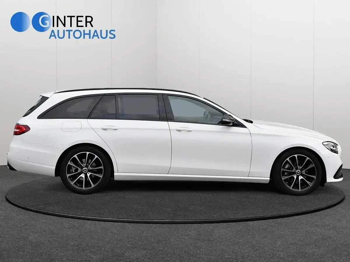 Gebraucht Mercedes E220 Avantgarde 200 PS (147 kW) 2022 Polarweiss Kombi