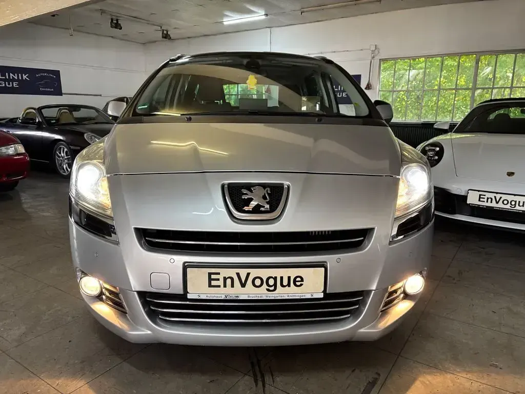 Gebraucht Peugeot 5008 Platinum 150 PS (110 kW) 2011 Silber Van / Kleinbus