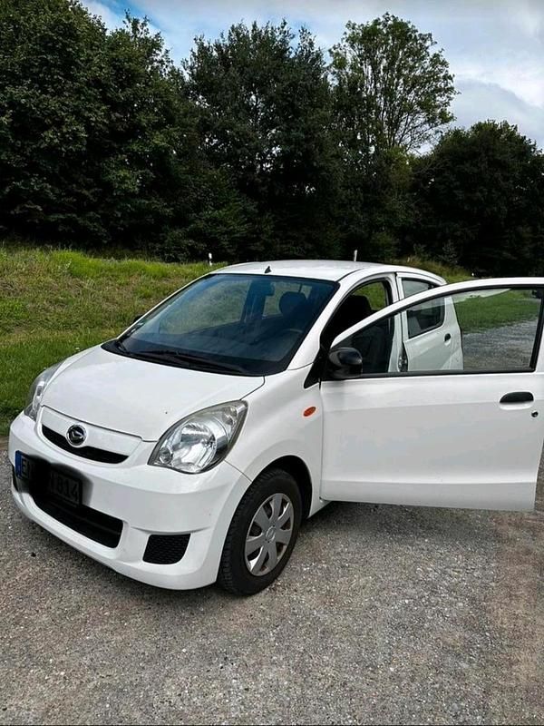 Weiß Gebraucht 2011 Daihatsu Cuore Kleinwagen | 4.750 € (Teuer) - Bild 1/4