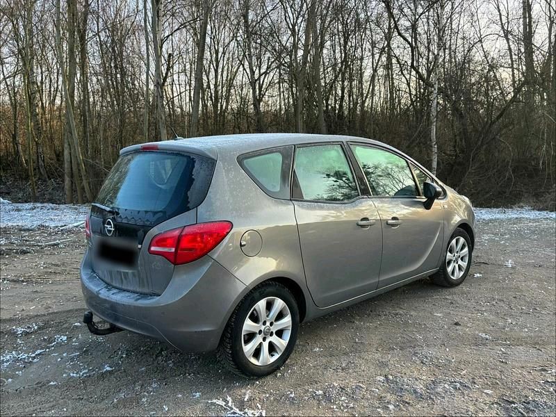 Gebraucht Opel Meriva 101 PS (74 kW) 2010 Braun Van / Kleinbus
