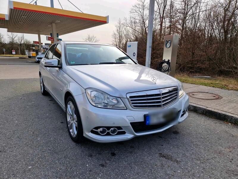 Silber Gebraucht 2011 Mercedes C220 Elegance Limousine | 8.500 € (Teuer) - Bild 1/4