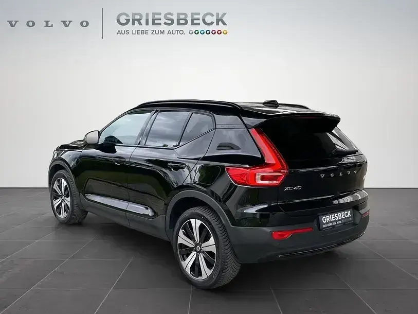 Używany Volvo XC40 Plus 169 kW (231 KM) 2023 Czarny SUV