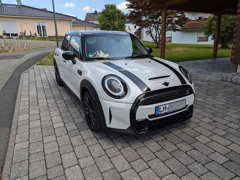 Second-hand Mini Cooper S Essential 178 CP (130 kW) 2024 Alb Hatchback
