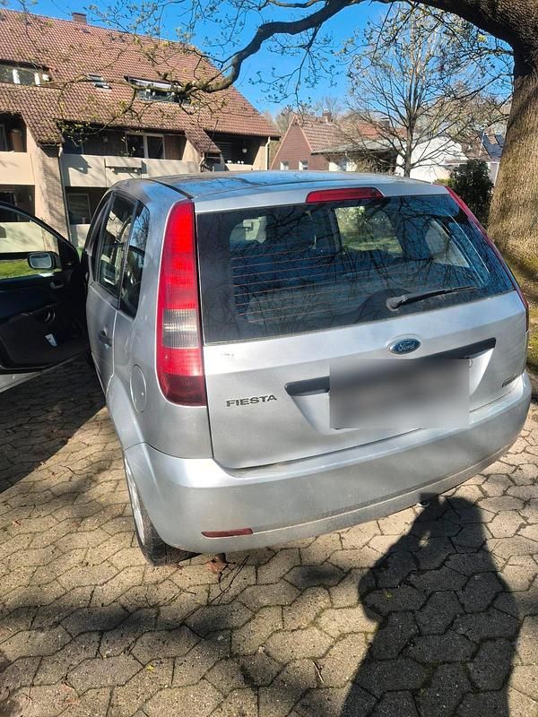 Gebraucht Ford Fiesta 60 PS (44 kW) 2004 Grau Kleinwagen