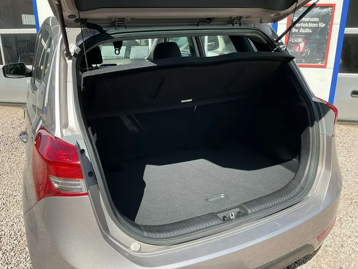 Gebraucht Hyundai ix20 Classic 90 PS (66 kW) 2017 White sand / met Kleinwagen