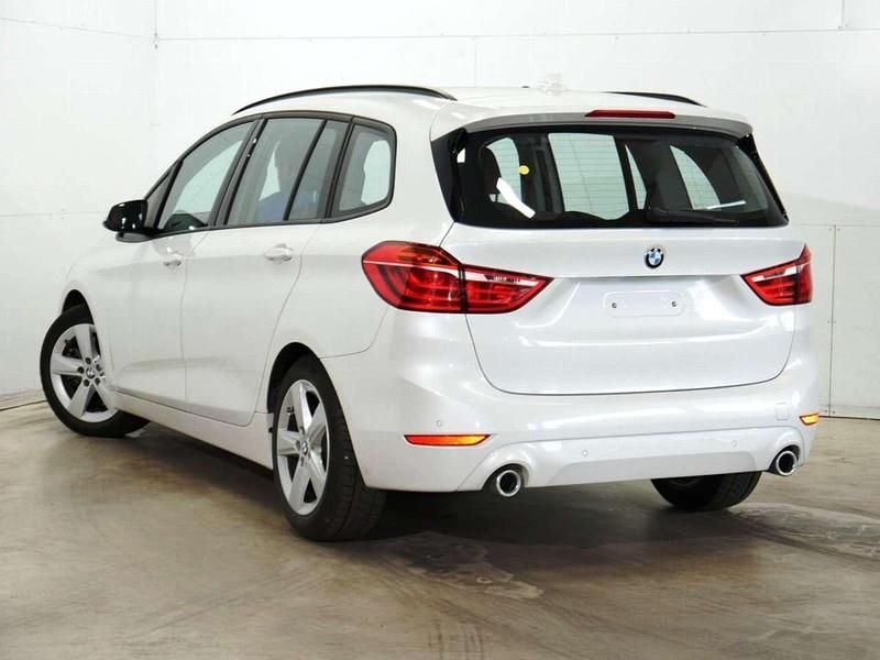 Gebraucht BMW 220 Advantage 190 PS (139 kW) 2022 Mineralweiss metallic Van / Kleinbus