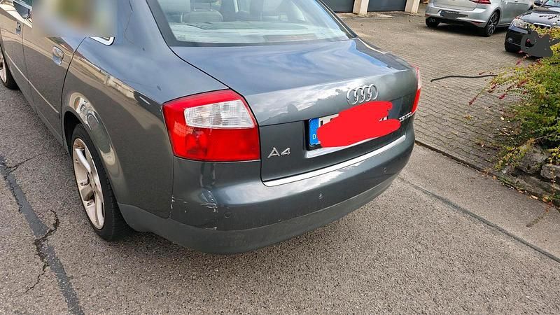 Grau Gebraucht 2002 Audi A4 Limousine | 1.900 € (Superpreis) - Bild 1/4