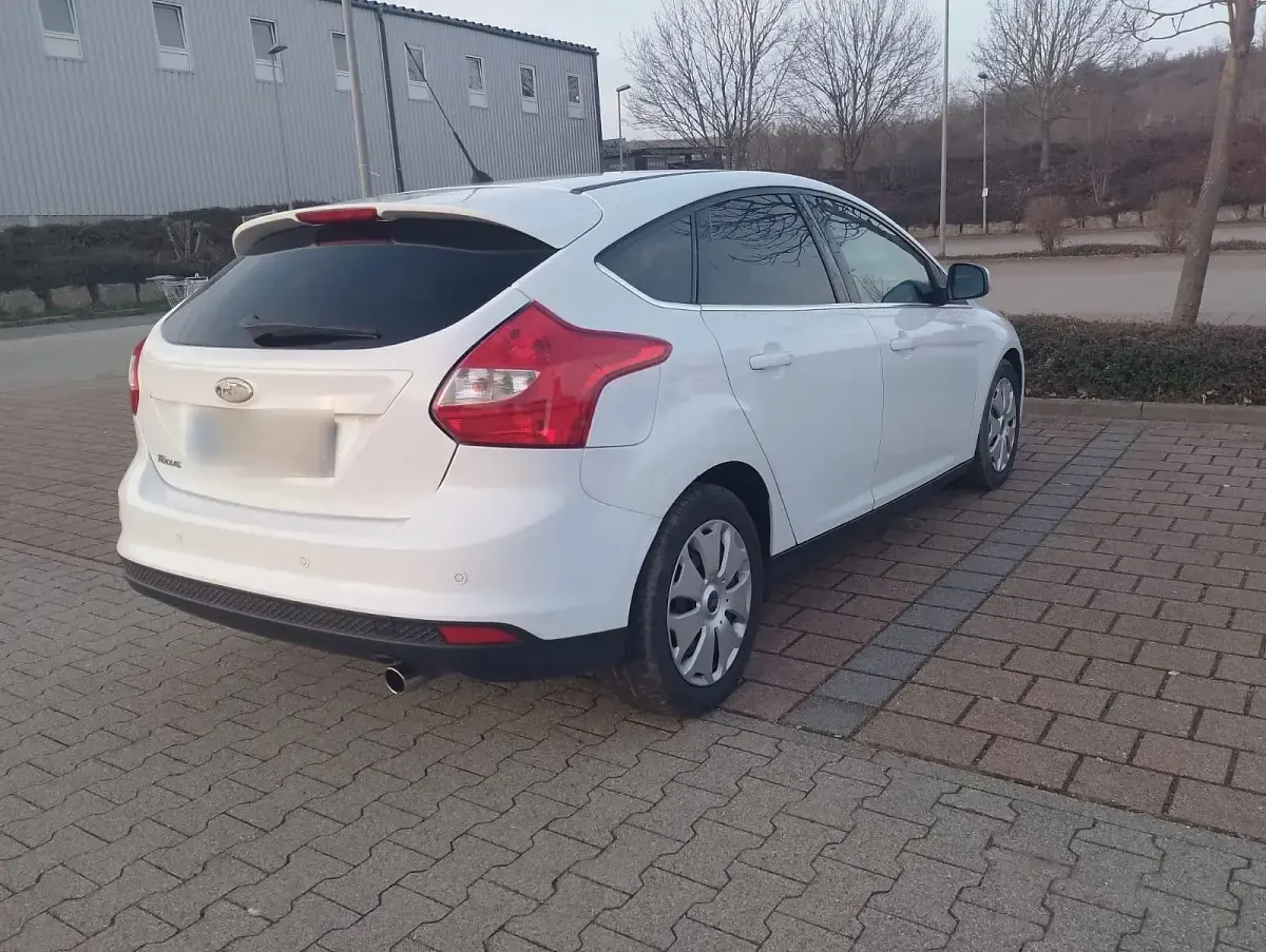 Gebraucht Ford Focus 150 PS (110 kW) 2011 Weiß Kleinwagen