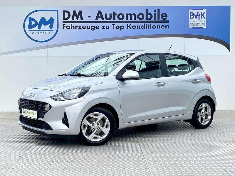Silber Gebraucht 2023 Hyundai i10 Trend Kleinwagen | 14.490 € (Fairer Preis) - Bild 1/4