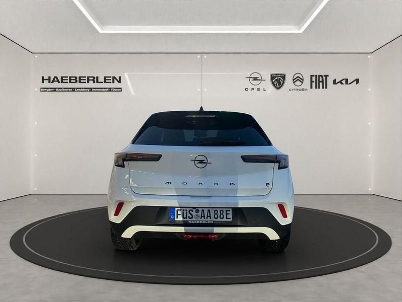 Neu Opel Mokka-e Elegance 100 kW (136 PS) 2025 Lack weiss banquise/typ aussen SUV