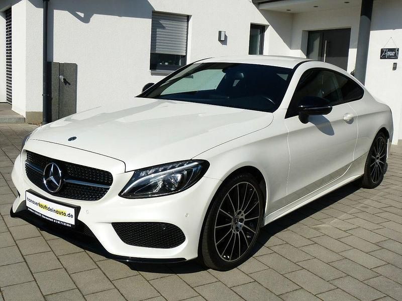 Weiß Gebraucht 2018 Mercedes C200 AMG line Coupé | 27.950 € (Fairer Preis) - Bild 1/4