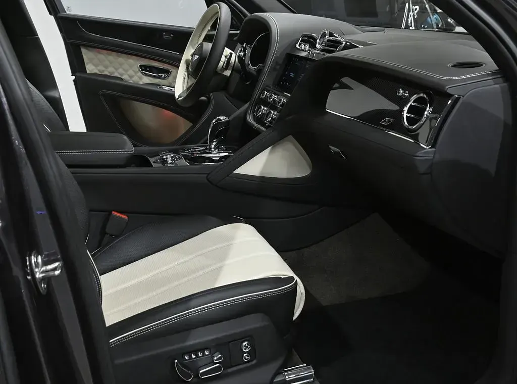 Gebraucht Bentley Bentayga 476 PS (350 kW) 2023 Grau SUV