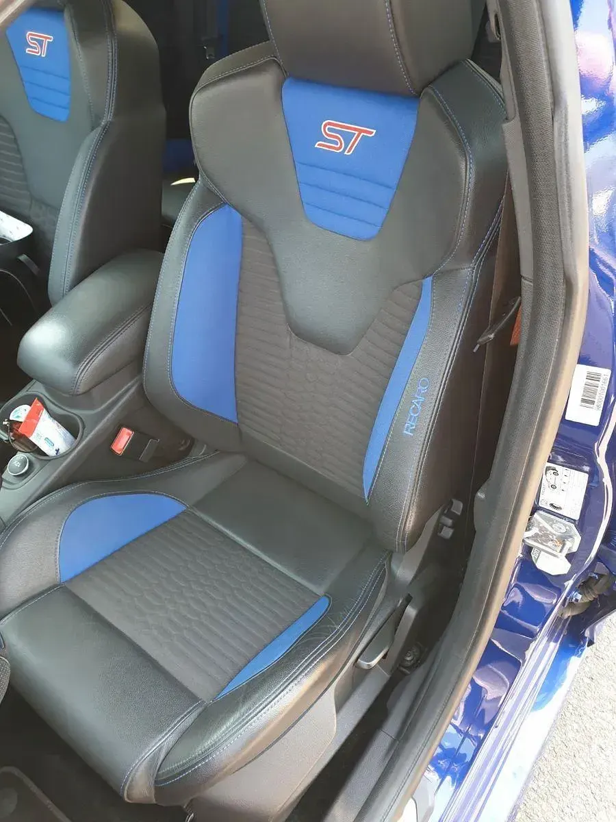 Usata Ford Focus Sport 250 CV (183 kW) 2013 Blu Berlina
