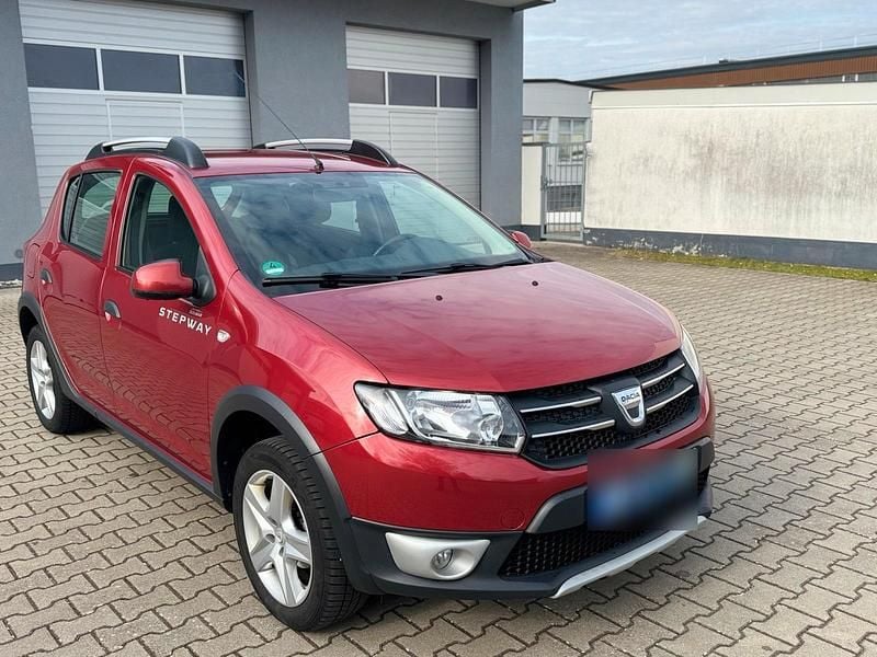 Gebraucht Dacia Sandero Stepway 90 PS (66 kW) 2016 Rot Limousine