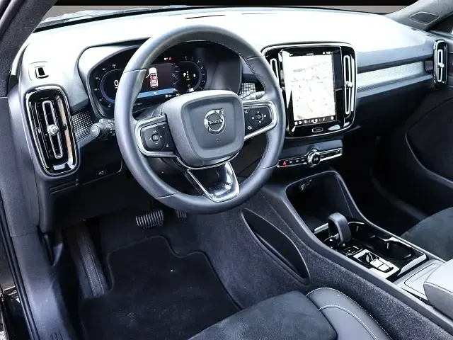 Gebraucht Volvo XC40 Plus 163 PS (119 kW) 2023 Schwarz SUV